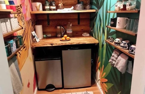 Yosemite Lakes Cabina | Sierra Blue Zone, artist oasis under the stars Pet Friendly!