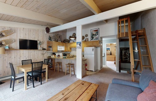 Taos Ski Valley Condominio | Sierra Del Sol | Fantastic Ski-In, Ski-Out Retreat with Loft & Views