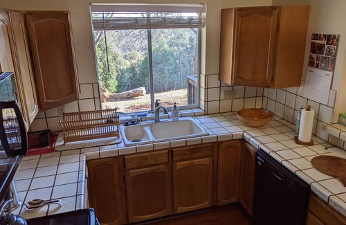 Glencoe Casa | Sierra Foothills Getaway - beautiful deck & views!