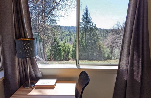 Glencoe Casa | Sierra Foothills Getaway - beautiful deck & views!