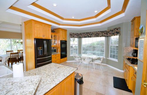 Bass Lake Casa | Sierra Sunset Lake View