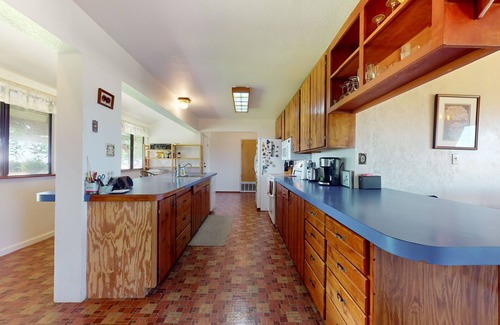 Yolo County Casa | Sierras-view home with pool, grill, wood-burning fireplace, and AC - dogs ok