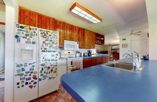 Yolo County Casa | Sierras-view home with pool, grill, wood-burning fireplace, and AC - dogs ok