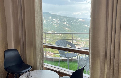 Shimla Apartamento | Siesta Homestay 1BR - balcony in shimla