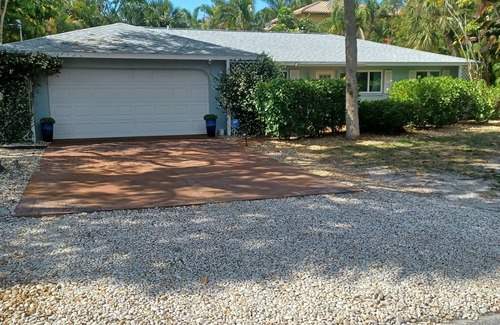 Bay Isle Casa | SIESTA KEY BEACH COTTAGE, 5 Minute walk to Sunset on the Beach