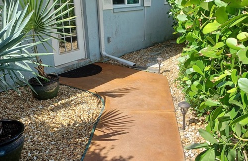 Bay Isle Casa | SIESTA KEY BEACH COTTAGE, 5 Minute walk to Sunset on the Beach