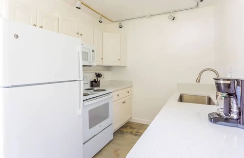 Bay Isle Casa | Siesta Key bungalow walking distance to beach ! name: Siesta Side (A)