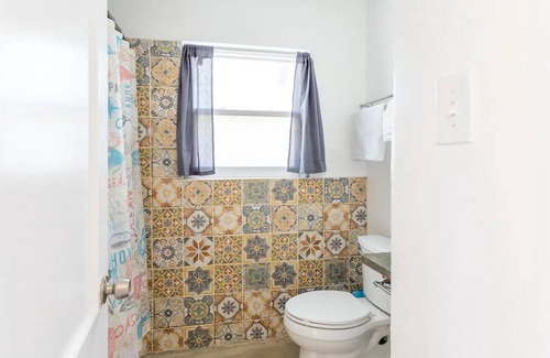 Bay Isle Casa | Siesta Key bungalow walking distance to beach ! name: Siesta Side (A)