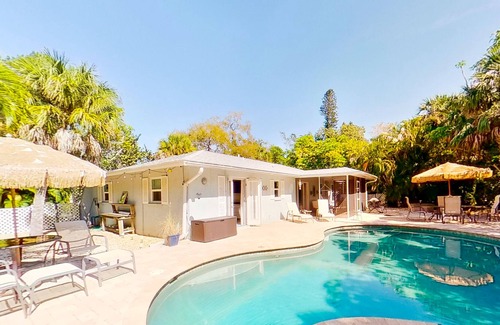Bay Isle Casa | Siesta Key home with private pool, spa, fenced yard, screened lanai, & AC
