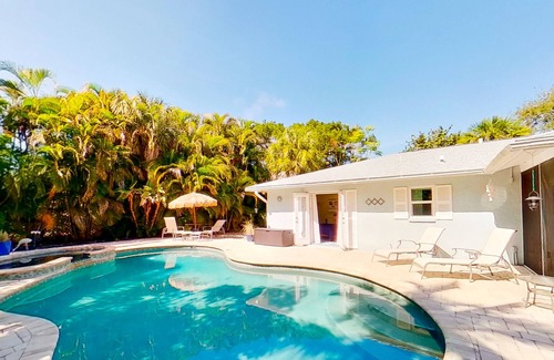Bay Isle Casa | Siesta Key home with private pool, spa, fenced yard, screened lanai, & AC