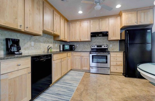 Siesta Key Cabaña | Siesta Key Sanctuary -Pool-Kayaks-TikiHut-King bed