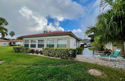 Siesta Key Villa | Siesta Key Villa / Walk to the Beach / Heated Pool