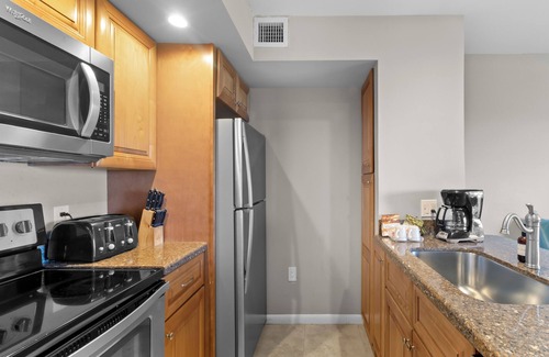 Tavernier Apartamento | Signature 2BR Ocean View! Private Beach, Pool & Hot Tub, Tennis Courts!