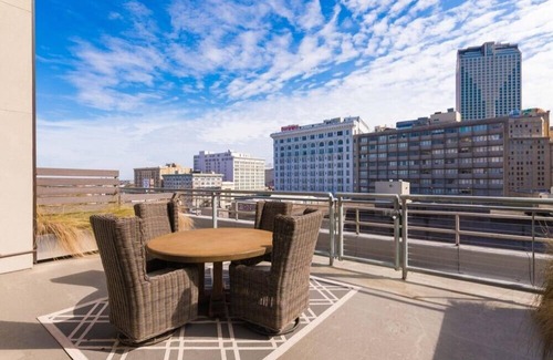 Central Business District Apartamento | Signature Condo in the Heart of NOLA
