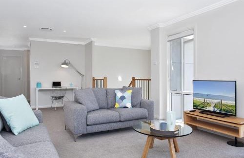 Corlette Casa | Signature House 52 Saratoga Avenue