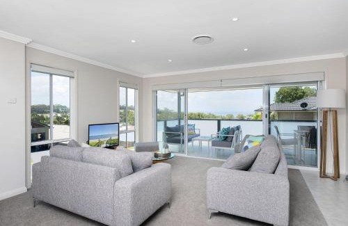 Corlette Casa | Signature House 52 Saratoga Avenue