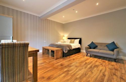 Airdrie Apartamento | Signature - Linden Cottage Room 1