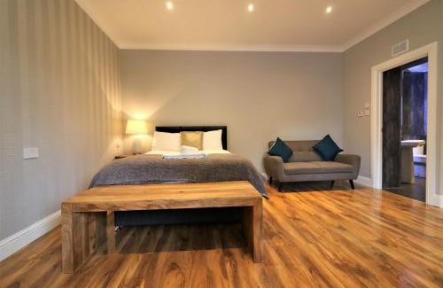 Airdrie Apartamento | Signature - Linden Cottage Room 1