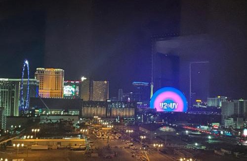 Las Vegas Apartamento | Signature MGM Suite with Strip and Sphere View