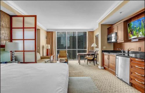 Las Vegas Apartamento | Signature MGM Suite with Strip and Sphere View