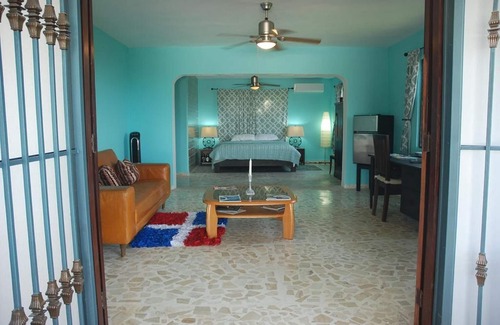 Los Cerros Apartamento | Silent ocean-view room, pool/WiFi/cable TV/parking