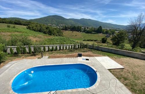 Resnik Casa | Silent Retreat