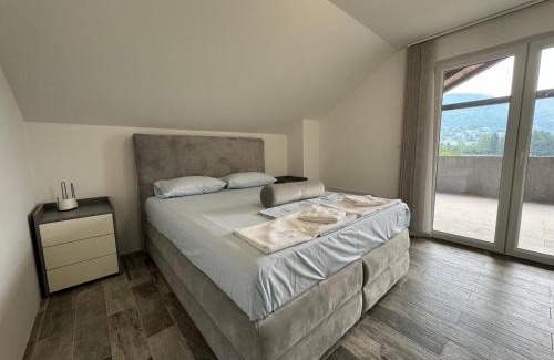 Resnik Casa | Silent Retreat