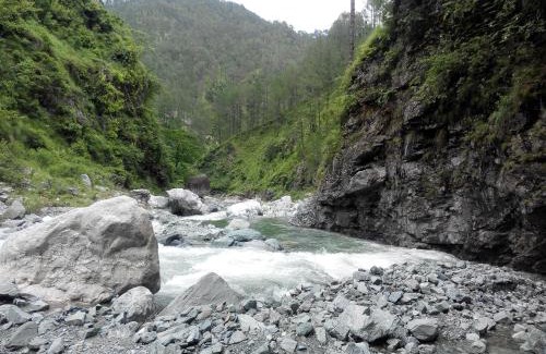 Kaul Casa | Silent Valley- Alchauna Kumaoni House along river Kalsa