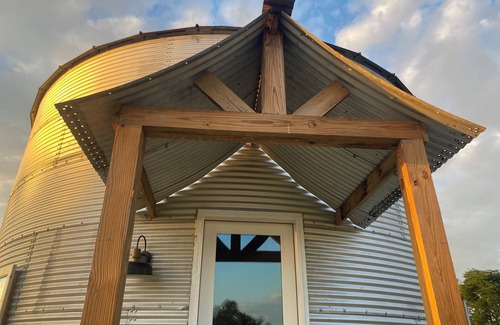 Elgin Casa | Silo Del Sol is a unique getaway just outside of Austin.