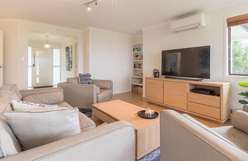 Montville Casa | Silver Ash Escape - Your Next Getaway to The Rolling Hills of Montville
