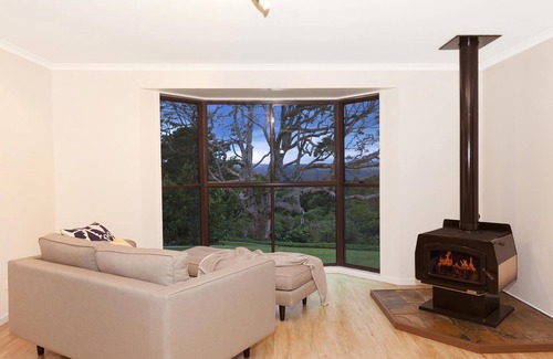 Montville Casa | Silver Ash Escape - Your Next Getaway to The Rolling Hills of Montville