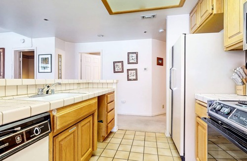 Mammoth Lakes Condominio | Silver Bear 18 Walk to Canyon Lodge, Cozy, Underground Parking by RedAwning