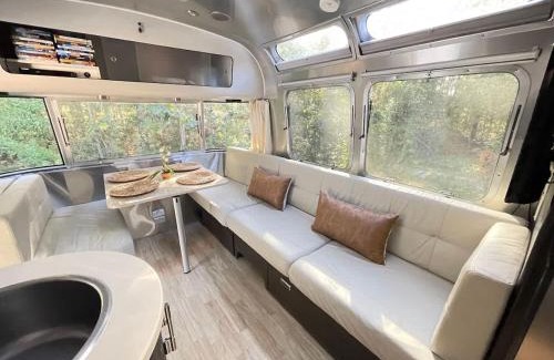 Savannah Otro | Silver Belle Airstream Glamper Near Tybee & City