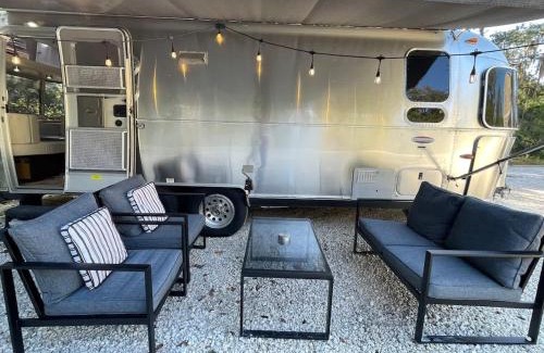 Savannah Otro | Silver Belle Airstream Glamper Near Tybee & City