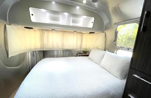 Savannah Otro | Silver Belle Airstream Glamper Near Tybee & City