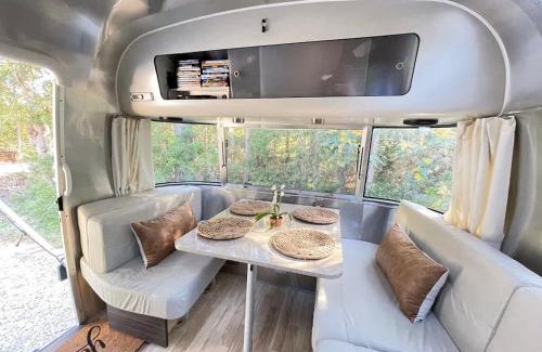 Savannah Otro | Silver Belle Airstream Glamper Near Tybee & City