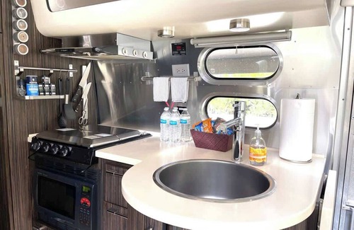 Whitemarsh Island Casa | Silver Belle Airstream Glamper Near Tybee & City
