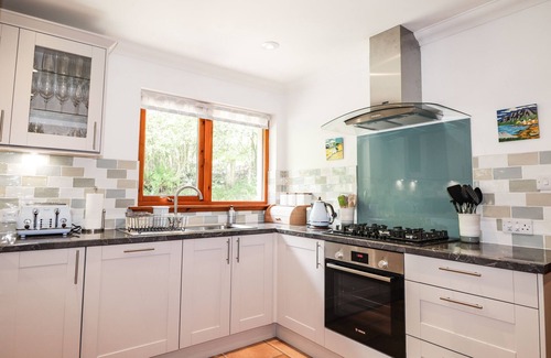 Ratagan Cabaña | SILVER BIRCH LODGE, pet friendly, character holiday cottage in Dornie