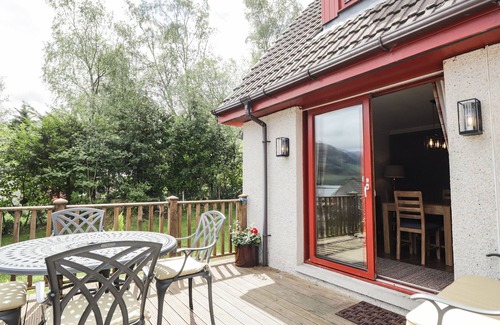 Ratagan Cabaña | SILVER BIRCH LODGE, pet friendly, character holiday cottage in Dornie