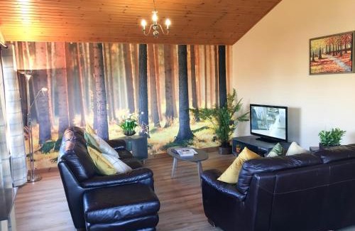 Cupar Chalet De Esquí | Silver Birch Lodge with Hot Tub