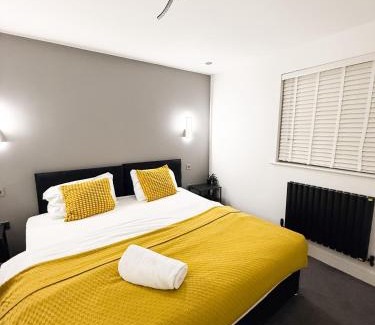 Peterborough Apartamento | Silver Court Apartments - 2 Bed, 2 Bathroom Modern apartments - FREE Parking, WIFI and Videocom Entry