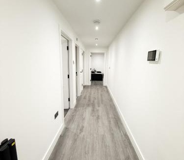 Peterborough Apartamento | Silver Court Apartments - 2 Bed, 2 Bathroom Modern apartments - FREE Parking, WIFI and Videocom Entry