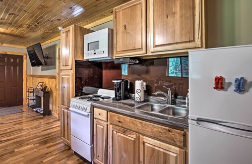 Beattyville Cabina | Silver Creek Cabin w/ Hiking < 1 Mi to Town!