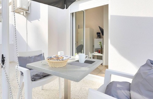 Platia Viktorias Apartamento | Silver Hotel Athens Double Room with Balcony