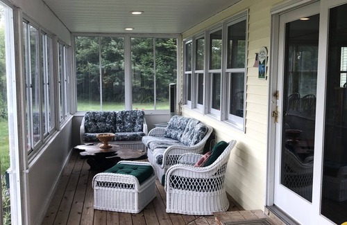 Traverse City Casa | One-of-a-Kind 900 'frente privado de 5 + Acres Silver Lake