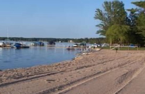 Silver Lake Cabaña | Silver Lake Summer Haven