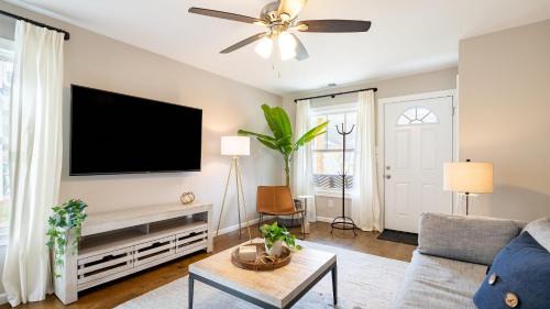 Asheville Casa | Silver Maple by AvantStay Modern Stylish Haven