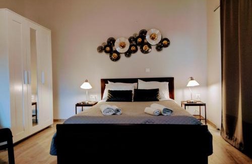 Kini Casa | Silver Moon