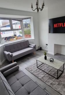 Stoke-on-Trent Apartamento | Silver Serenity