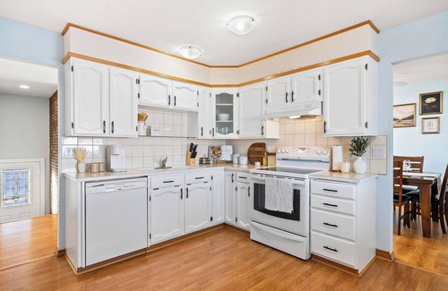 Northwest Calgary Casa | Silver Springs Family Retreat